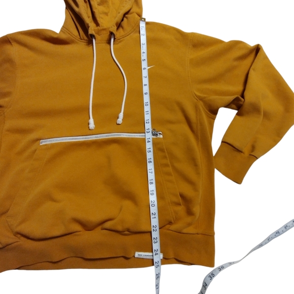 Like new! Yellow Nike DriFit Standard Issue thick hoodie with zipper pouch - Med - Picture 7 of 9